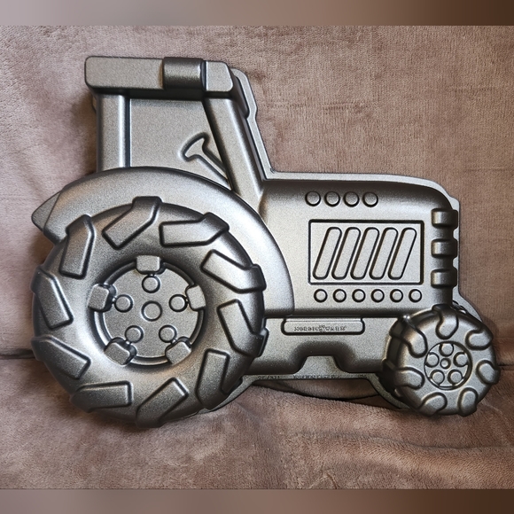 Nordic Ware Tractor Cake Pan - Picture 1 of 3